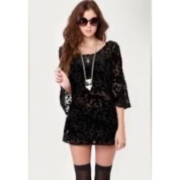 Gypsy Junkies x Free People Black Floral Lace & Velvet Bell Slv Tunic Mini Dress - Picture 2 of 13
